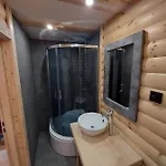 U Mlynorza Jacuzzi Ogrodowe Caloroczne ホームステイ *