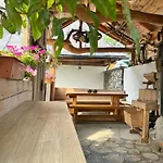 U Mlynorza Jacuzzi Ogrodowe Caloroczne ホームステイ スヘ