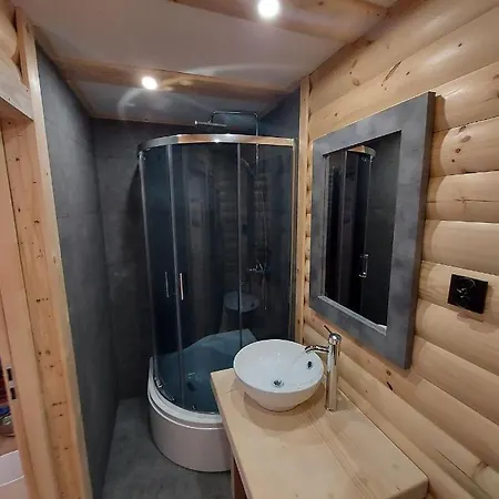 U Mlynorza Jacuzzi Ogrodowe Caloroczne Quarto em Acomodações Particulares *