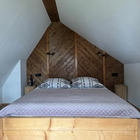 Quarto em Acomodações Particulares U Mlynorza Jacuzzi Ogrodowe Caloroczne *