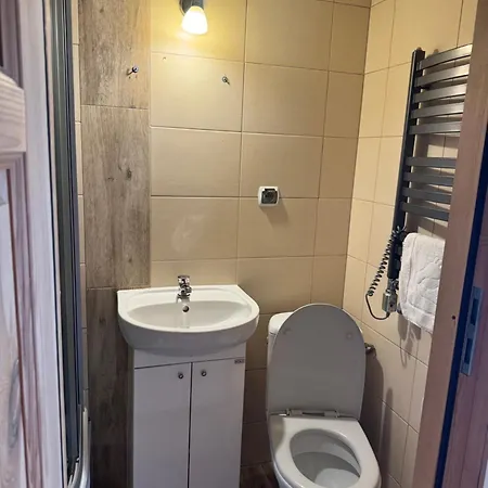 Quarto em Acomodações Particulares U Mlynorza Jacuzzi Ogrodowe Caloroczne *